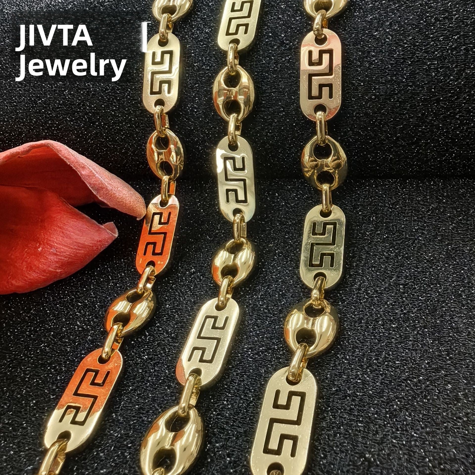 Men's Quadrilateral Metal Pendant With Electroplated Gold Plating Process