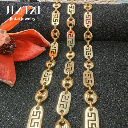 Men's Quadrilateral Metal Pendant With Electroplated Gold Plating Process