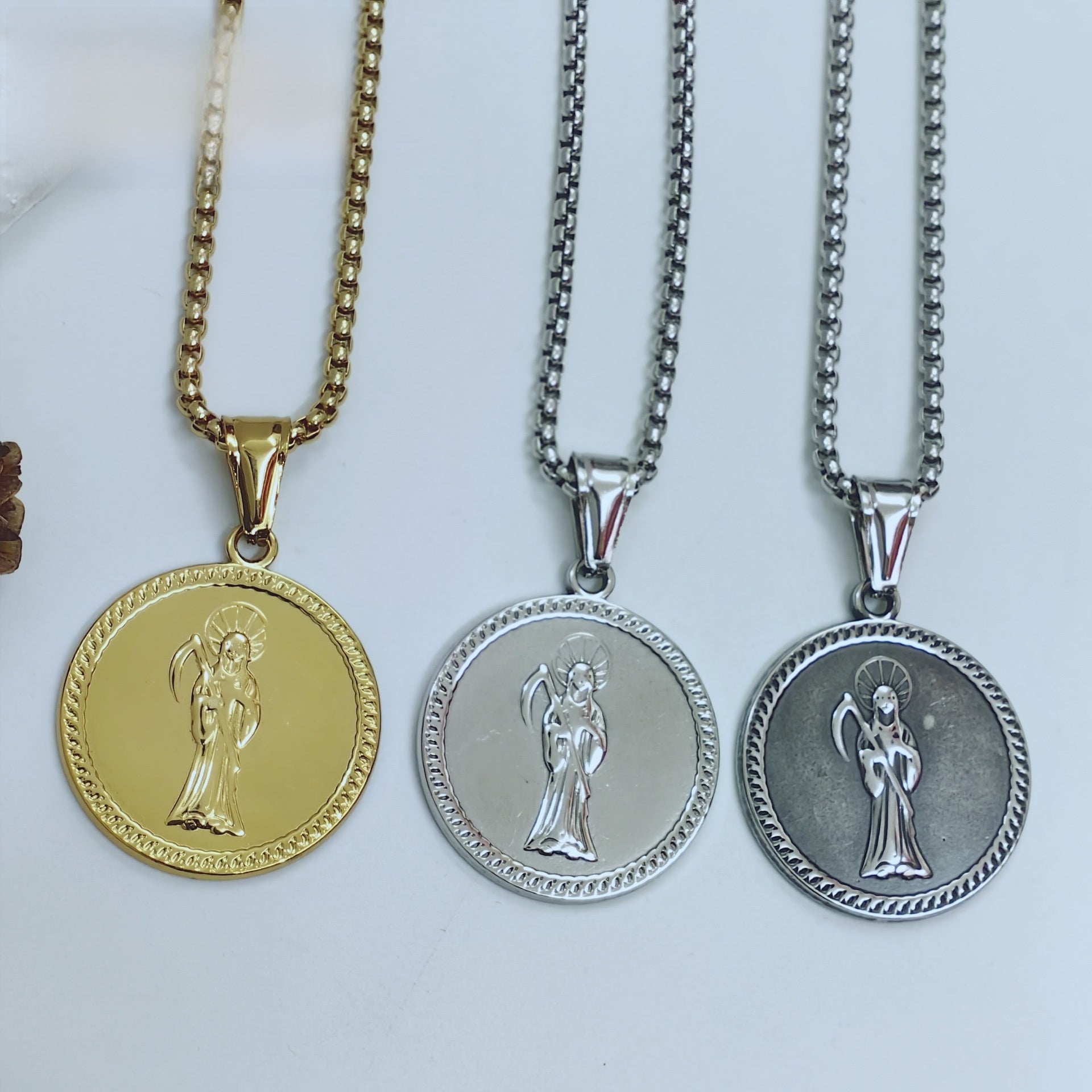 Eye Pendant In 304 Stainless Steel With Electroplated Gold Plating, Featuring Titanium Steel Chain In Simple Style For Men
