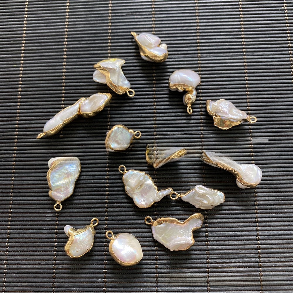 Natural Freshwater Pearl Pendant Featuring Irregular Craftsmanship With Freshwater Pearl Inlay
