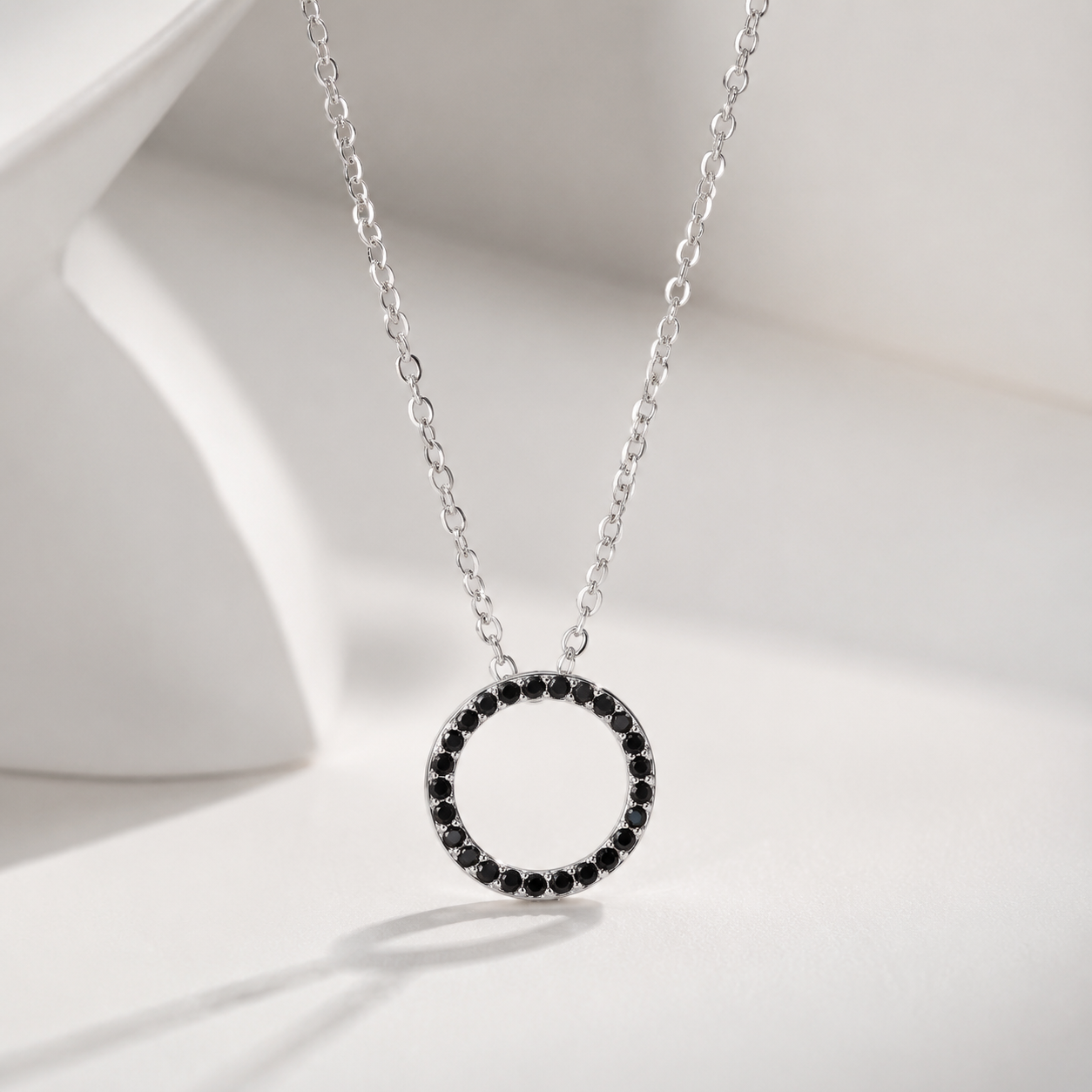 Women's Round Necklace With Golden Plated Copper And Zircon Inlay, Electroplated Finish On A Cable Chain