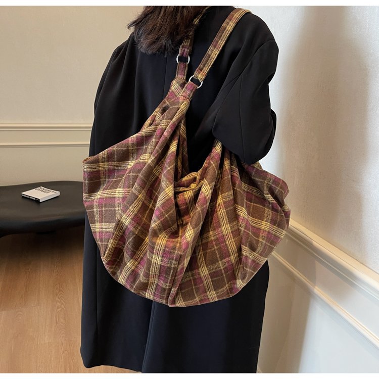 Lingge Square Woolen Shoulder Bag For Women With Single Shoulder Strap, Ideal For Autumn & Winter