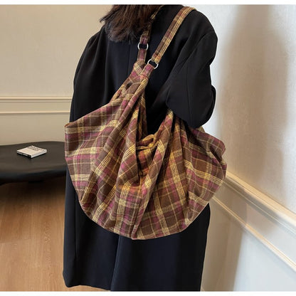 Lingge Square Woolen Shoulder Bag For Women With Single Shoulder Strap, Ideal For Autumn & Winter