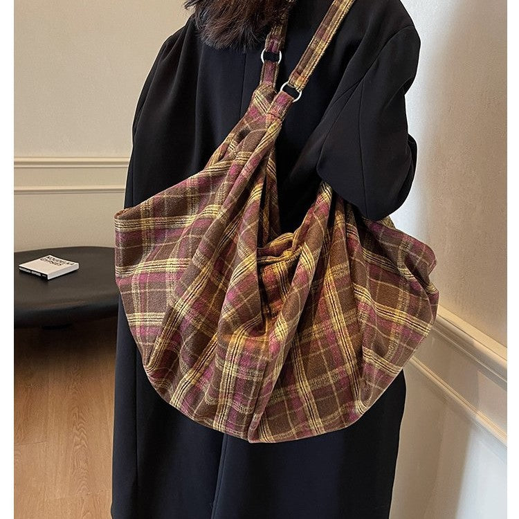 Lingge Square Woolen Shoulder Bag For Women With Single Shoulder Strap, Ideal For Autumn & Winter