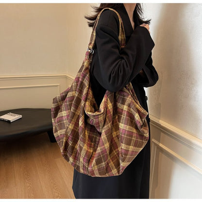 Lingge Square Woolen Shoulder Bag For Women With Single Shoulder Strap, Ideal For Autumn & Winter