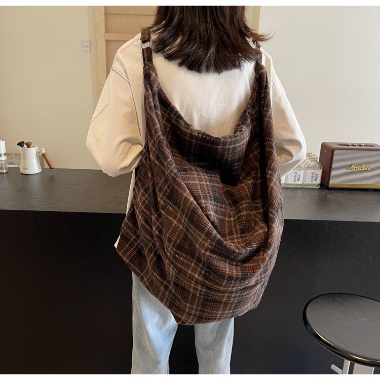 Lingge Square Woolen Shoulder Bag For Women With Single Shoulder Strap, Ideal For Autumn & Winter