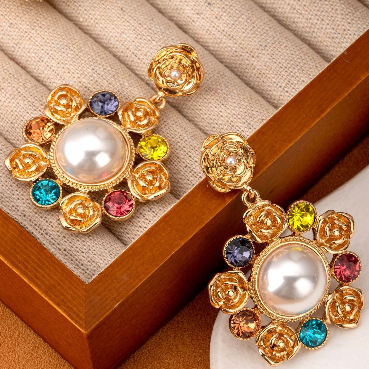 Retro Three-dimensional Rose Drop Earrings For Women In Gold Zinc Alloy With Artificial Pearl Inlay