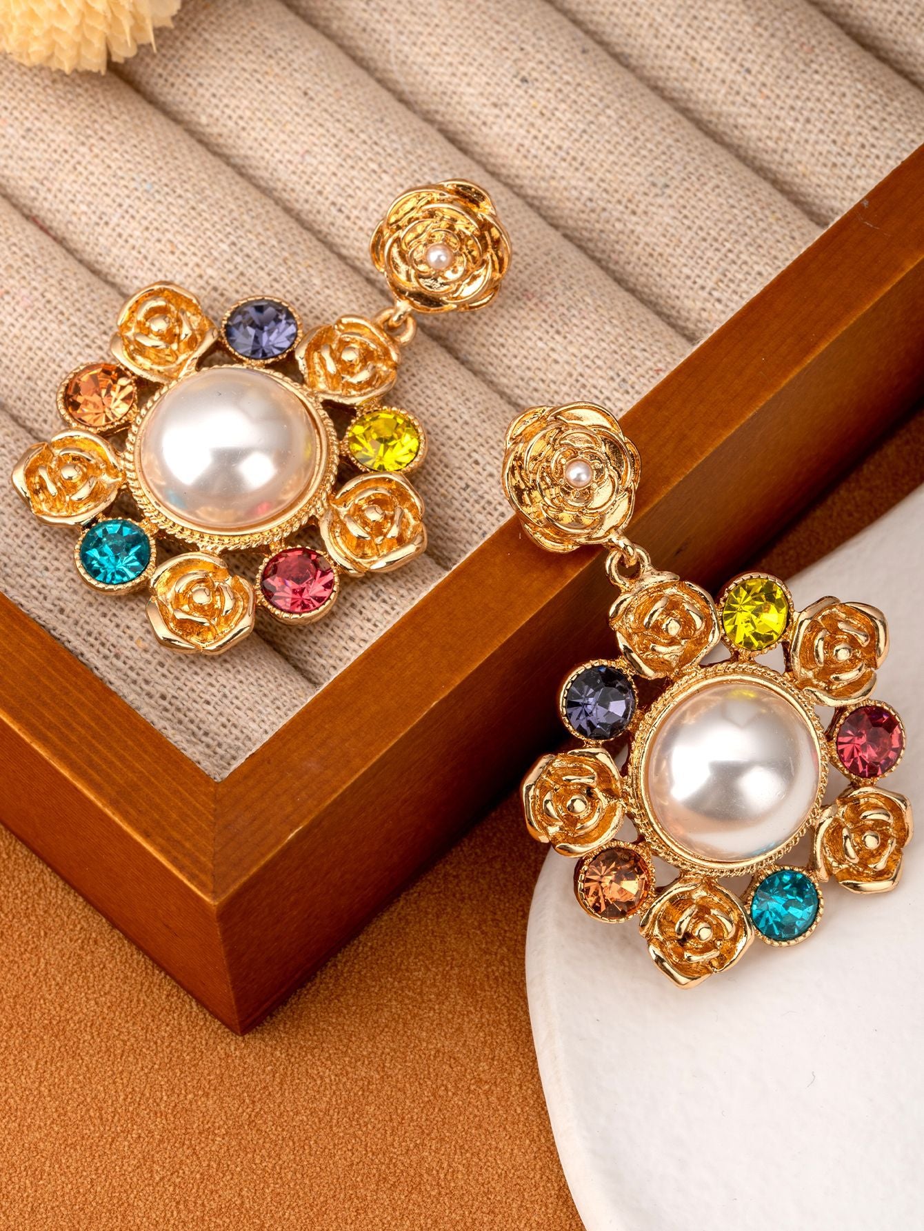 Retro Three-dimensional Rose Drop Earrings For Women In Gold Zinc Alloy With Artificial Pearl Inlay