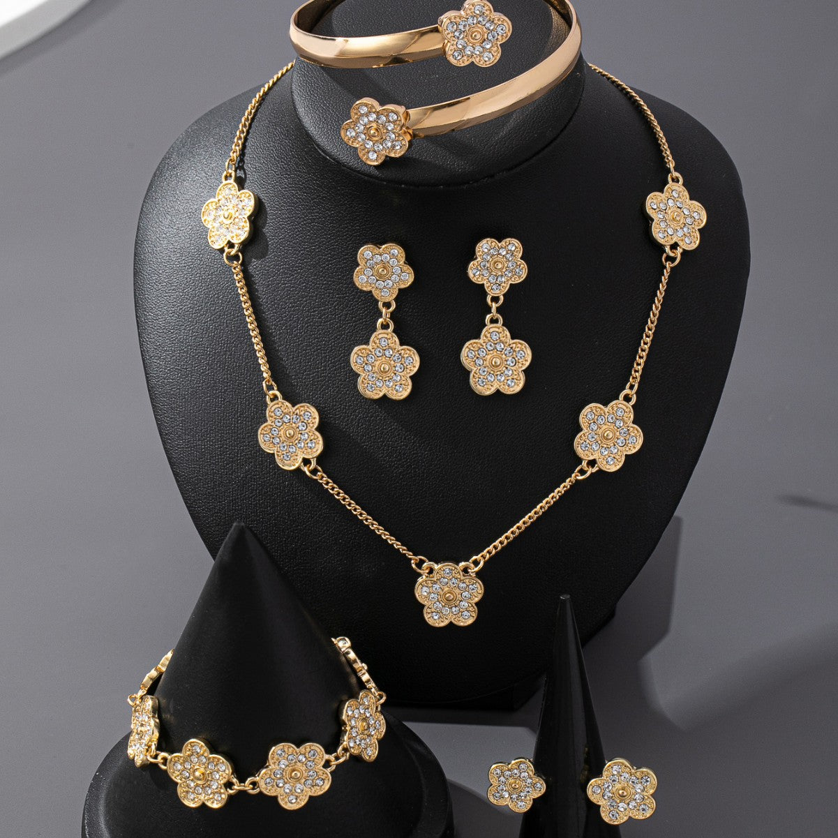Unisex Flowers Jewelry Set Featuring Electroplated Zinc Alloy With Zircon Inlay, 1 Set