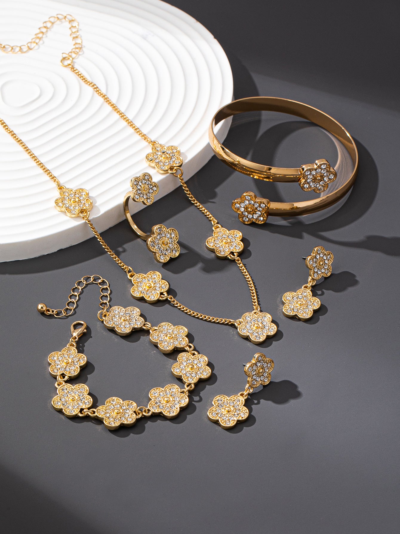 Unisex Flowers Jewelry Set Featuring Electroplated Zinc Alloy With Zircon Inlay, 1 Set