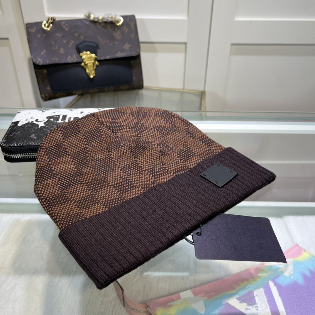 Gorro De Lana Para Mujer Cálido Con Impresión Y Borde Enrollado, Hecho De Algodón, Disponible En Gris