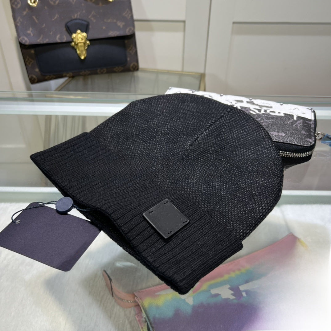 Gorro De Lana Para Mujer Cálido Con Impresión Y Borde Enrollado, Hecho De Algodón, Disponible En Gris