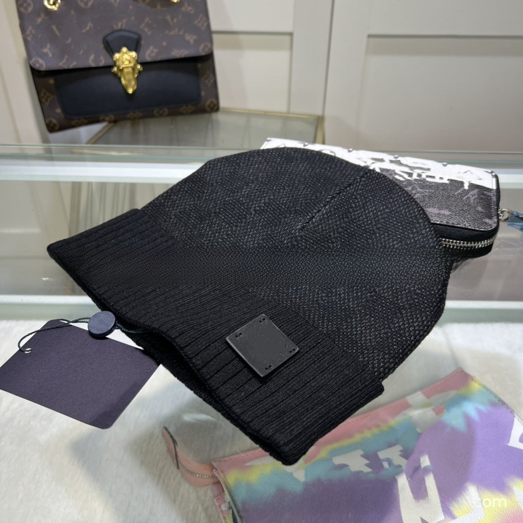 Gorro De Lana Para Mujer Cálido Con Impresión Y Borde Enrollado, Hecho De Algodón, Disponible En Gris