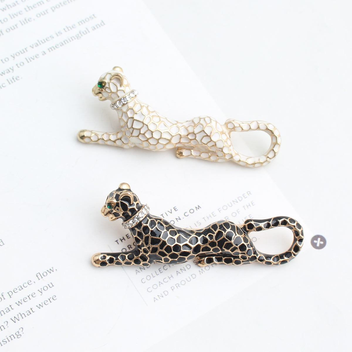 Pin De Aleación De Zinc Con Diseño De Animal Y Detalles En Diamantes De Imitación, Ideal Para Víspera De Todos Los Santos