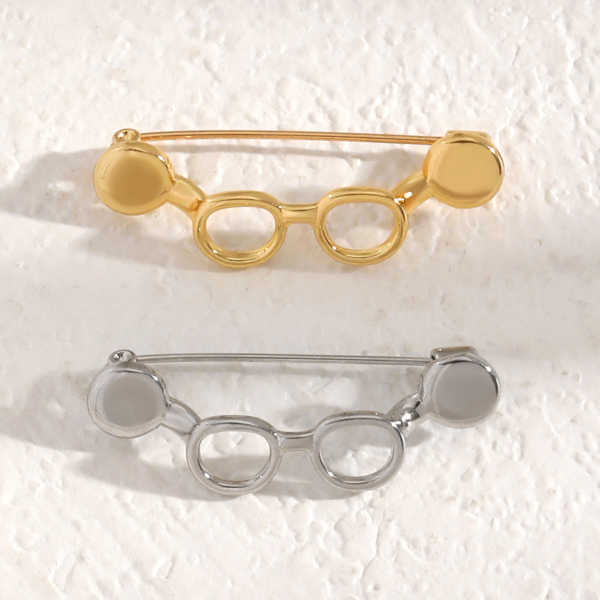 Pin De Cobre Con Diseño De Lentes En Color Blanco, Elaborado Con Técnica Ahuecar