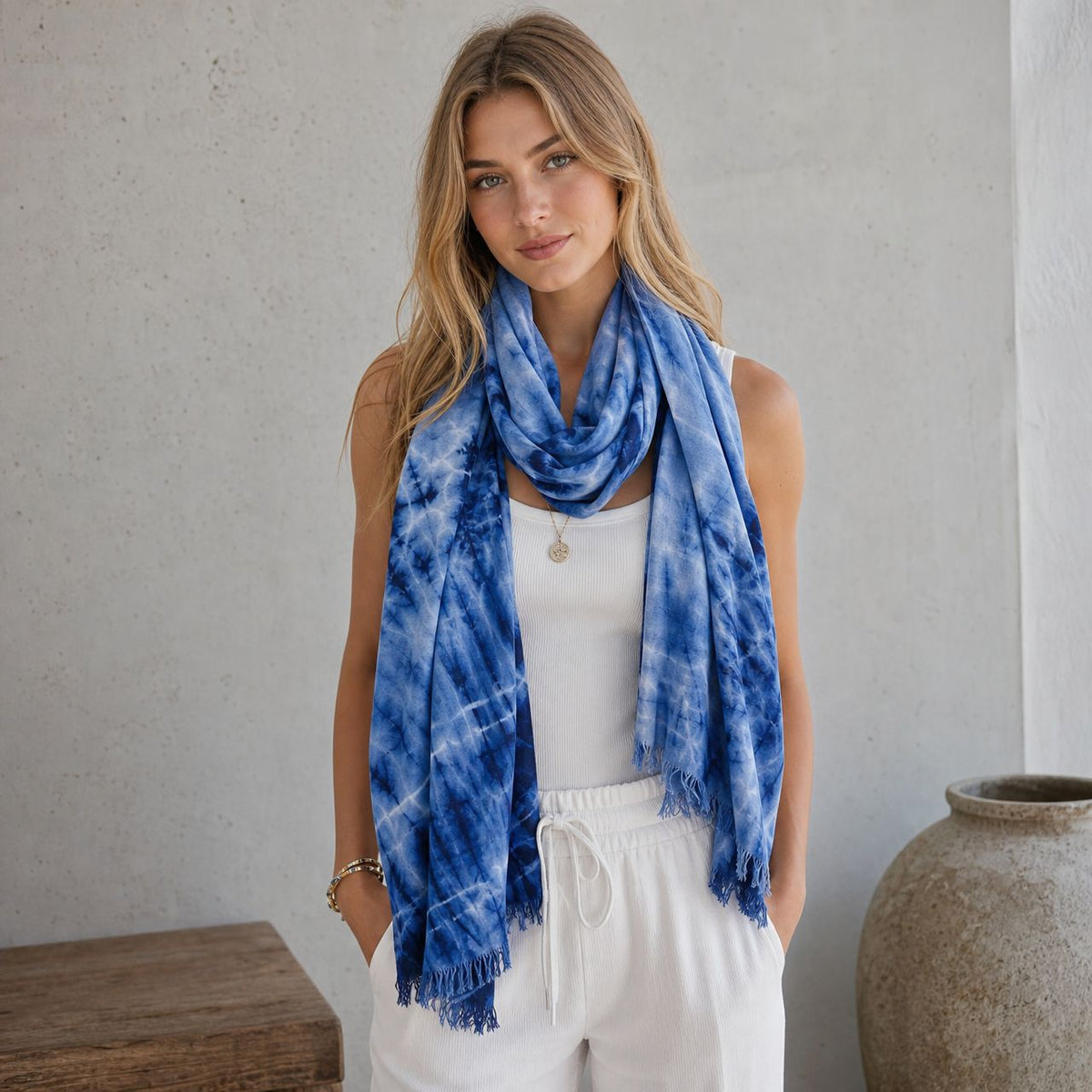 Bufanda De Rayón Con Estampado Tie-dye, Un Accesorio Ligero Y Elegante, Perfecto Para Cualquier Época Del Año.