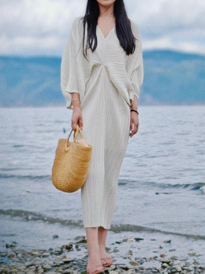 Batwing Sleeves Three-Quarter Sleeves Pleated Solid Color V-Neck Midi Dresses