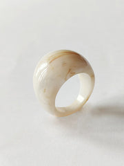CREAMY WHITE