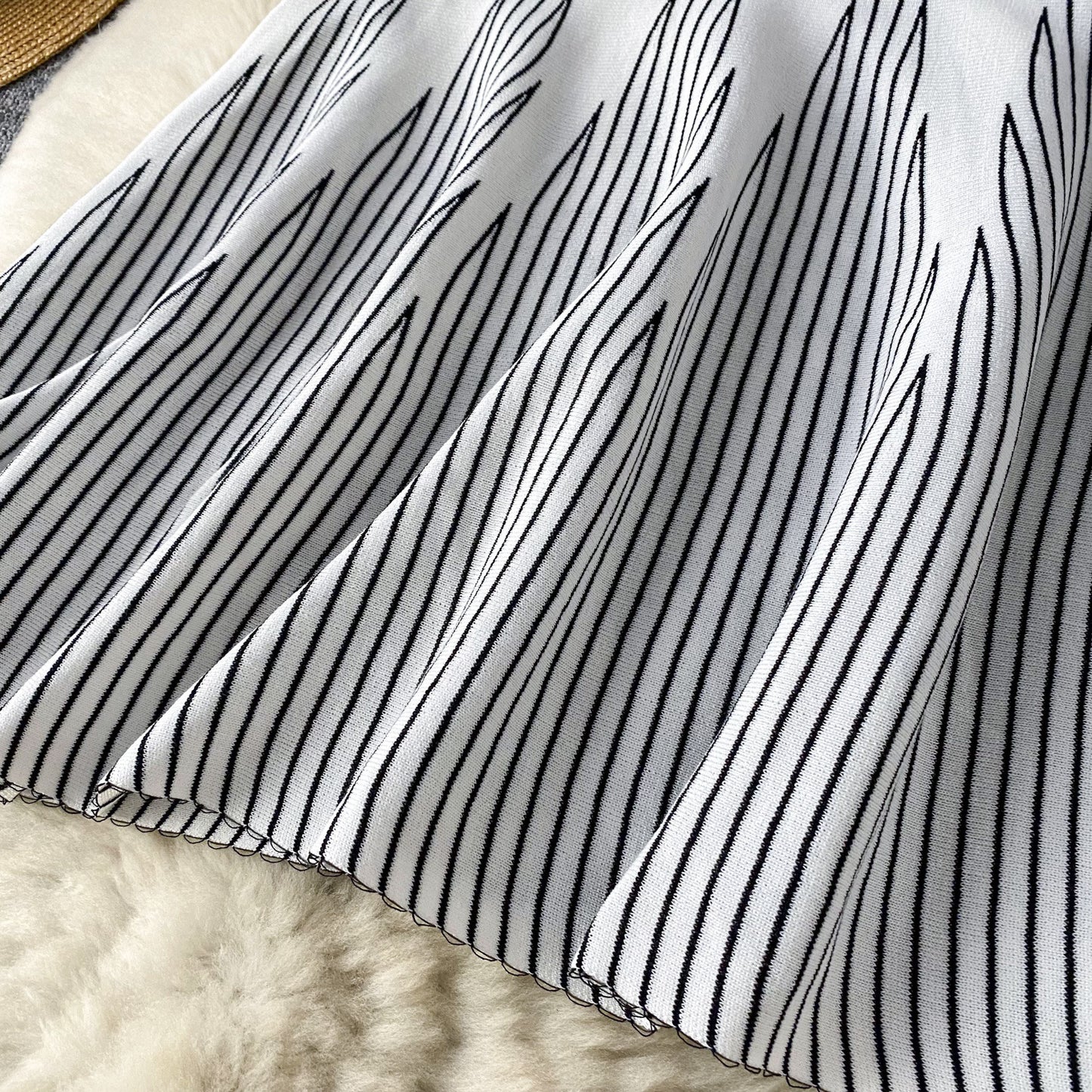 Women's Sheath Dress Elegant Round Neck Contrast Binding Sleeveless Stripe Above Knee Daily