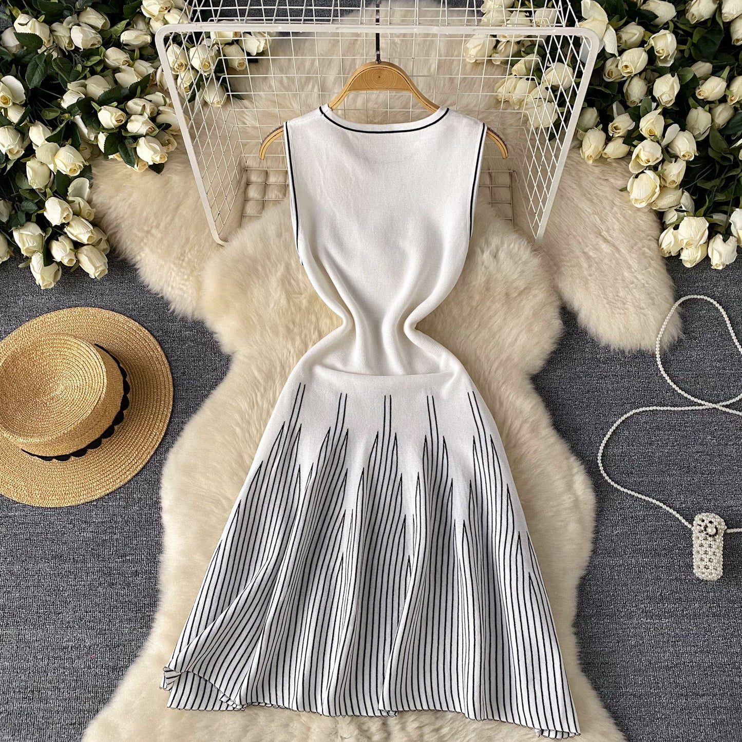 Women's Sheath Dress Elegant Round Neck Contrast Binding Sleeveless Stripe Above Knee Daily