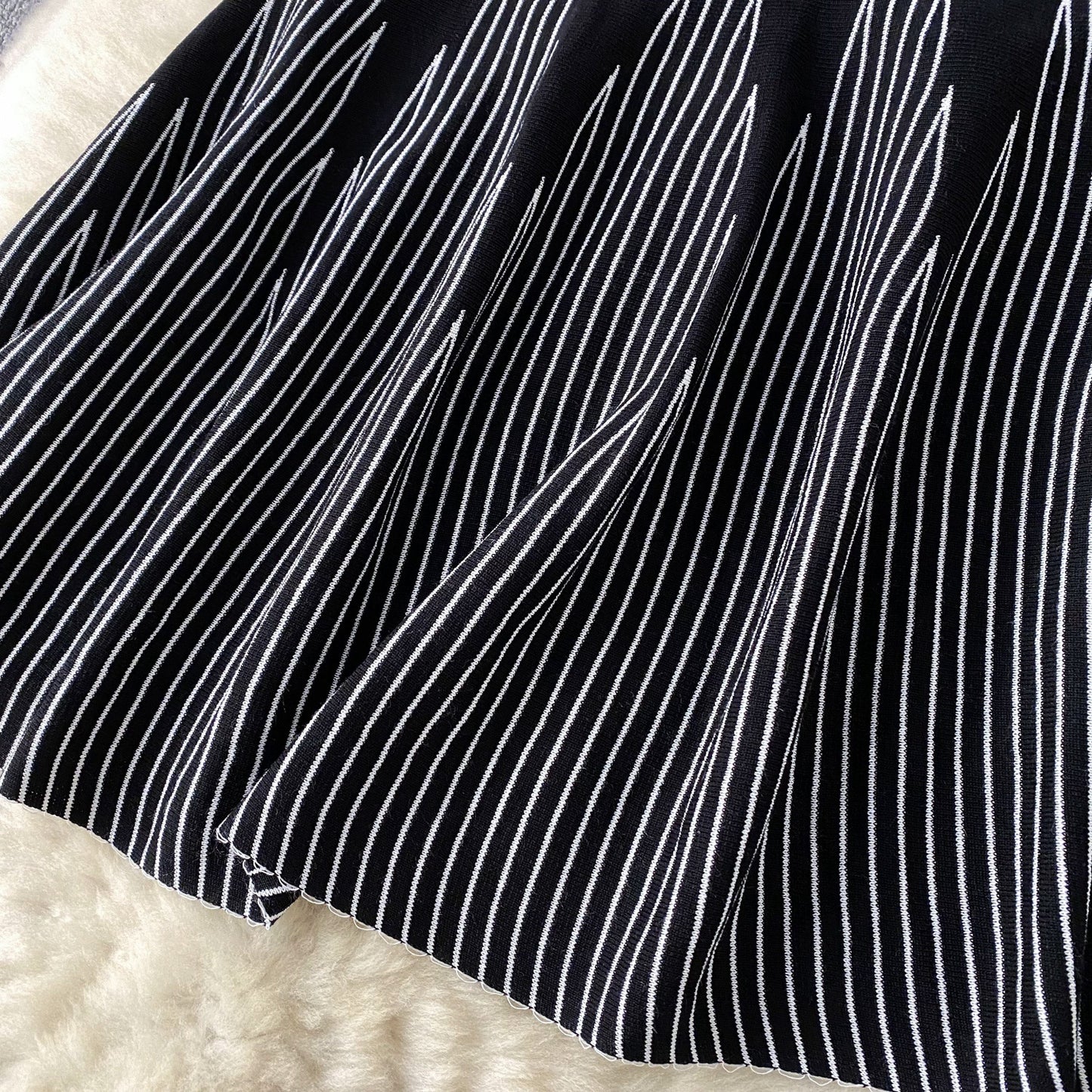 Women's Sheath Dress Elegant Round Neck Contrast Binding Sleeveless Stripe Above Knee Daily