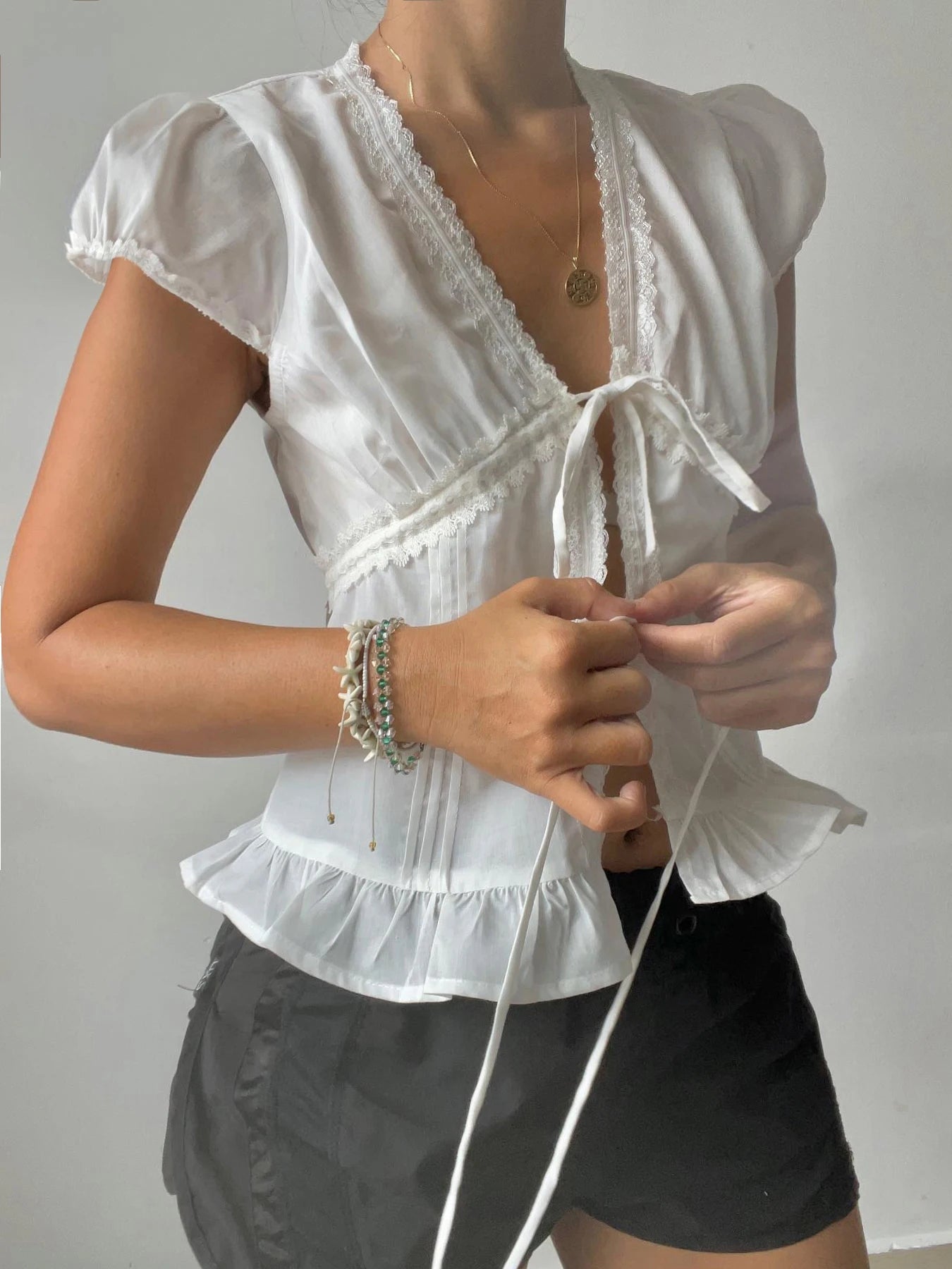 fashionCute Sexy Lace Patchwork Shirt Deep V-neck Casual White Slim Clothes Sleeveless Fashionable Women's Top