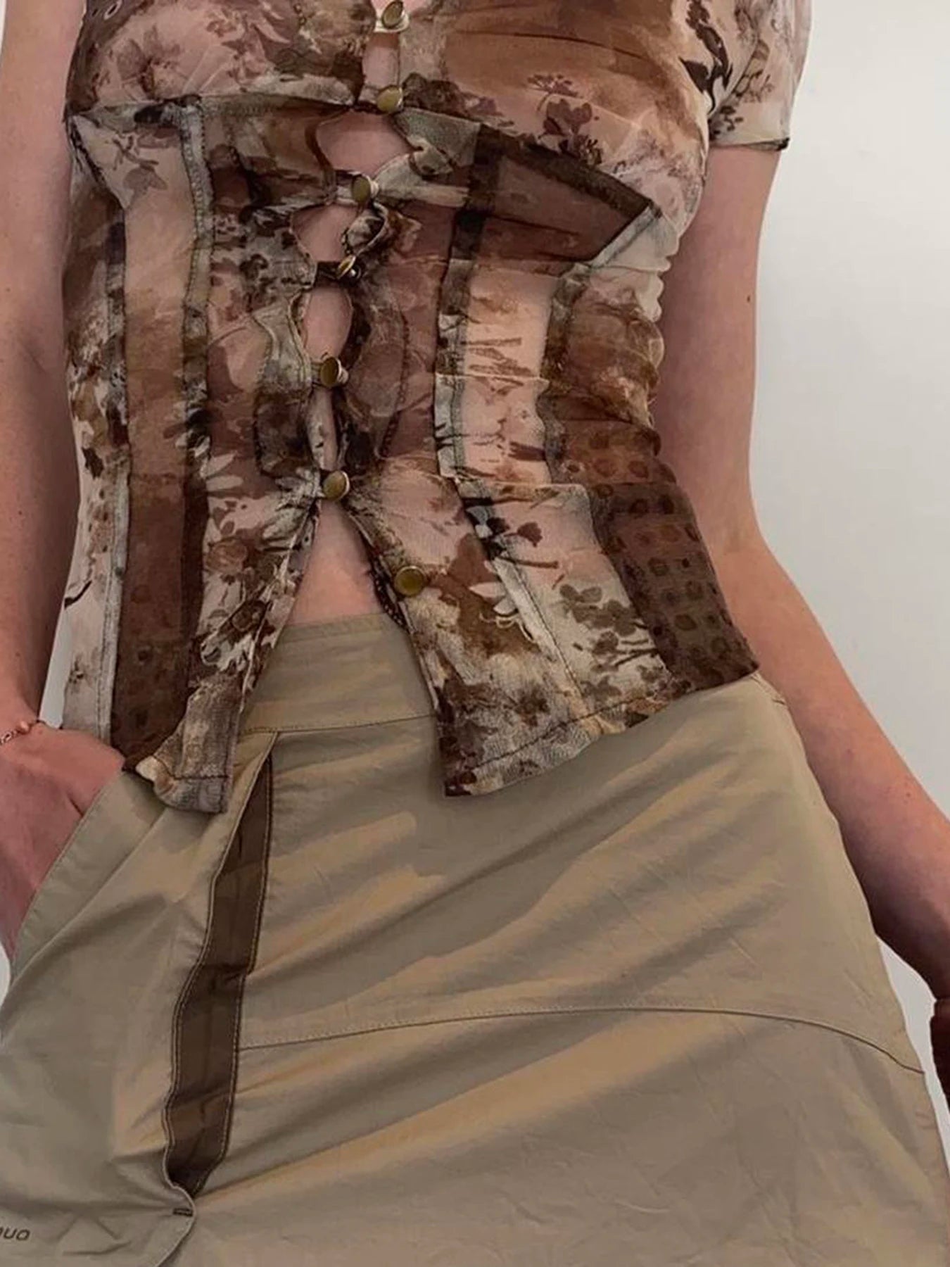 fashionRetro Floral Print Lapel Slim T-shirt Hollow Out Button Vintage Chic 90s Streetwear Tees Sexy Elastic Fashion Tops