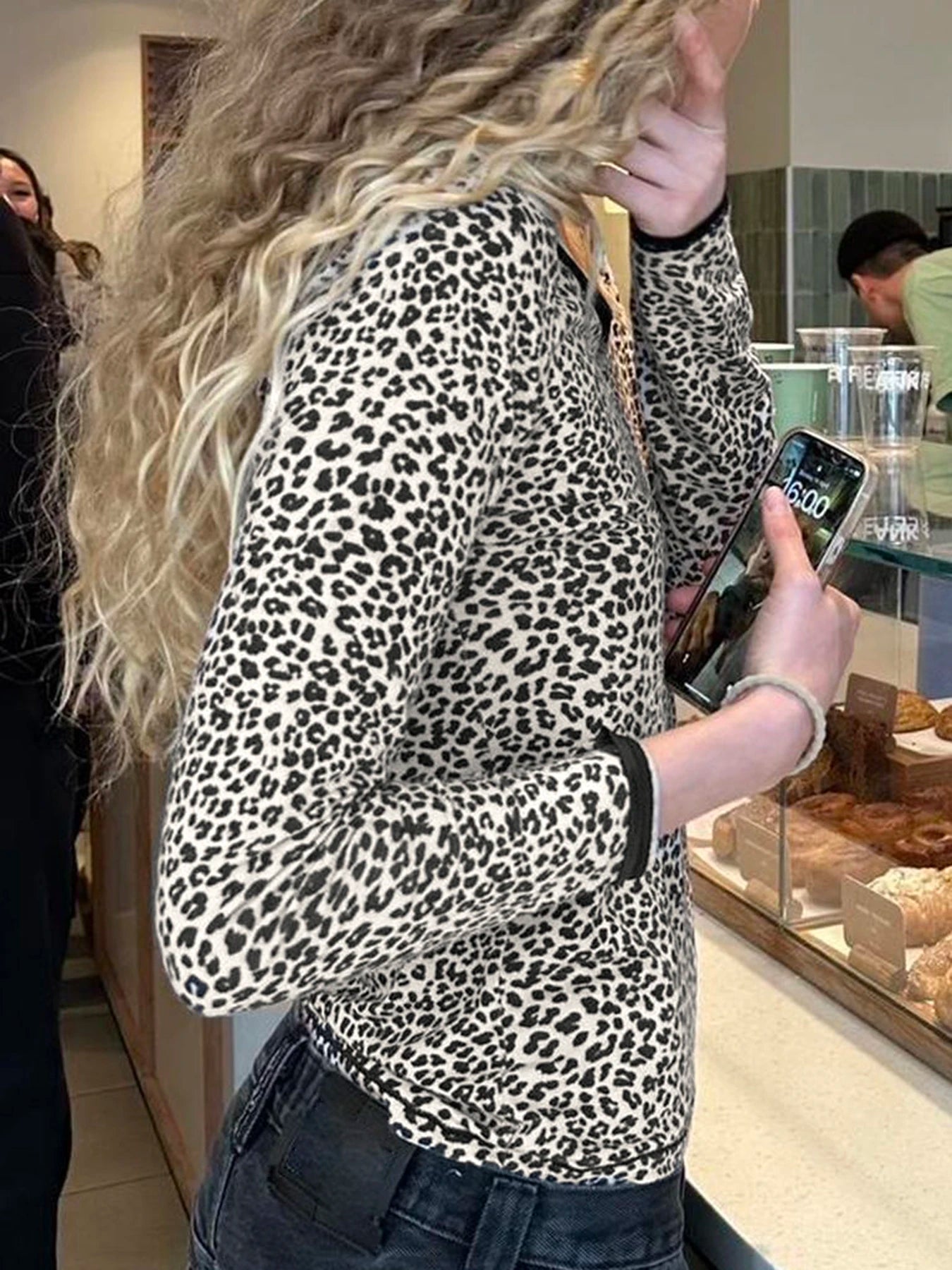 fashion Y2K Vintage Leopard Print Tee Shirts Long Sleeves Crewneck Aesthetic Cute Clothes Casual Basic Harajuku 90s Outfit