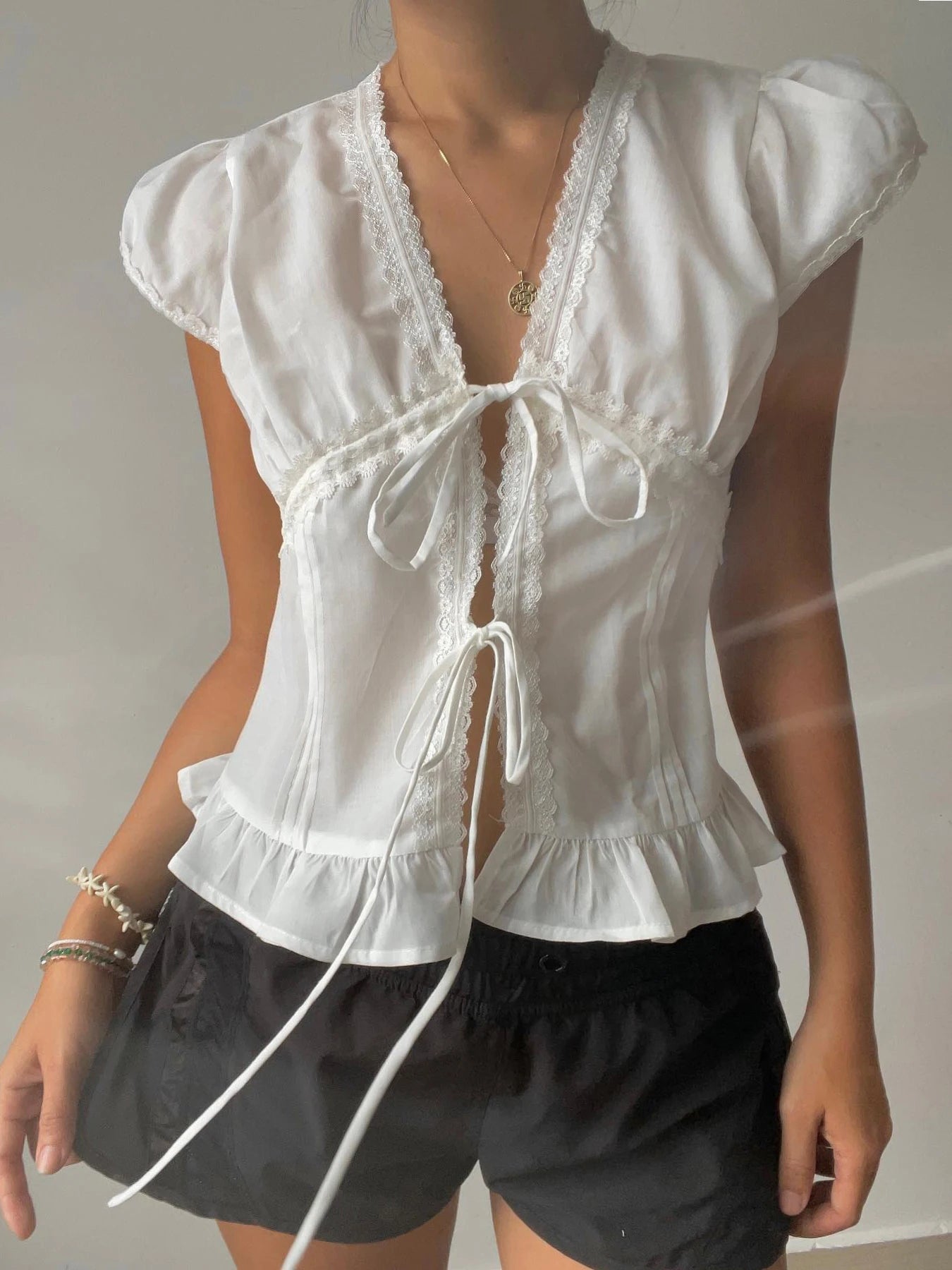 fashionCute Sexy Lace Patchwork Shirt Deep V-neck Casual White Slim Clothes Sleeveless Fashionable Women's Top