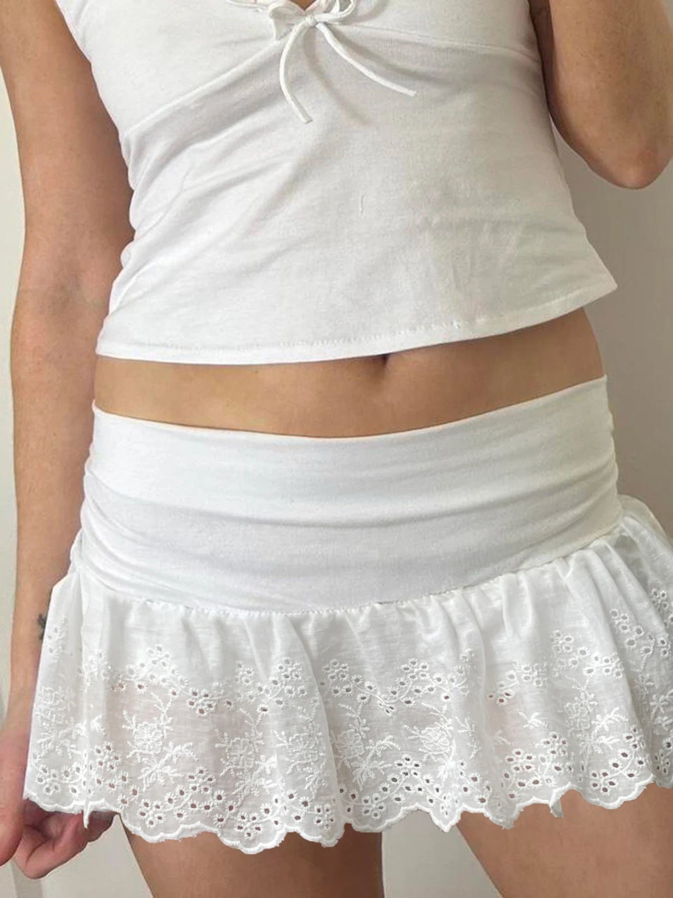 fashionSolid Hollow Out Embroidery Short Skirt Slim All-match Casual Streetwear Sweet Outfits Patchwork Vintage Bottoms