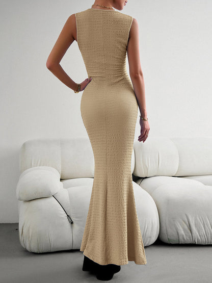 Bodycon Sleeveless Pleated Solid Color Split-Joint Split-Side Round-Neck Maxi Dresses