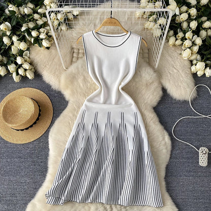 Women's Sheath Dress Elegant Round Neck Contrast Binding Sleeveless Stripe Above Knee Daily