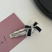 Black-Oil Dripping Bow