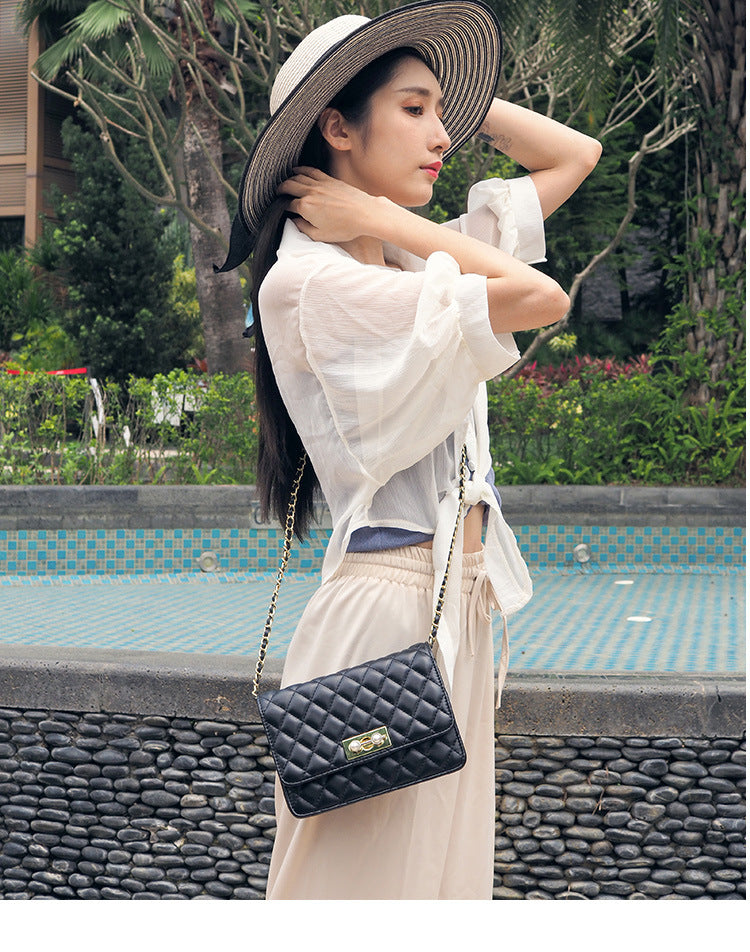 Pearl lock chain shoulder slant small square bag