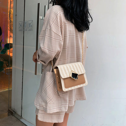 Stylish set-up woven one-shoulder slanted bag