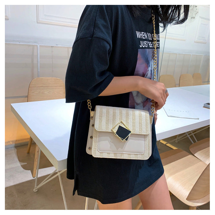 Stylish set-up woven one-shoulder slanted bag