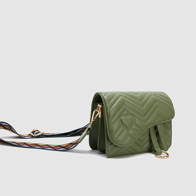 Heart-shaped wide shoulder strap shoulder bag