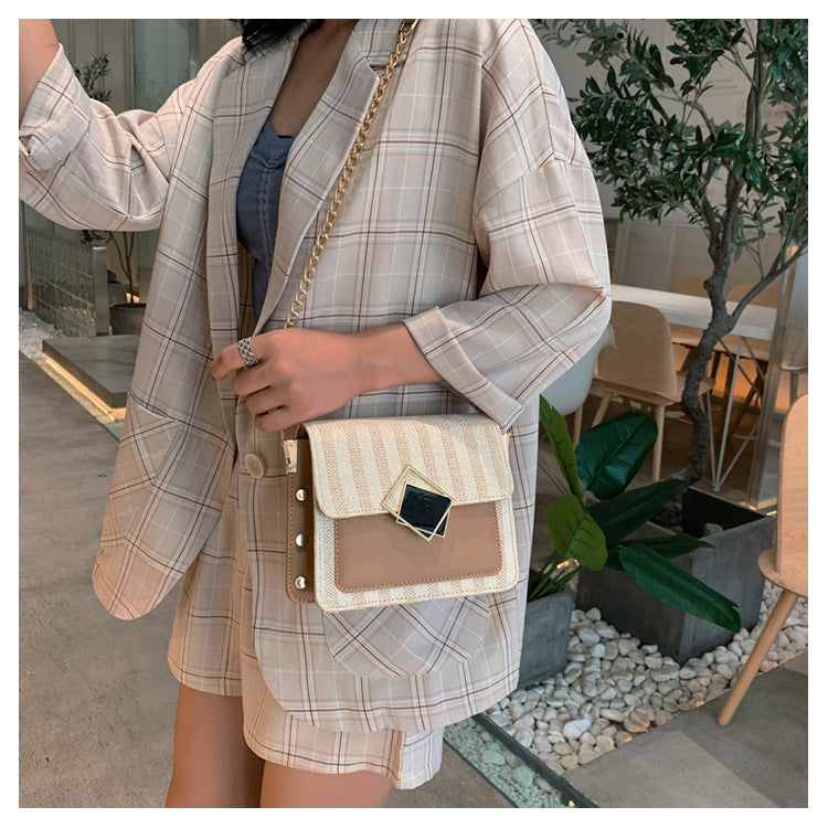 Stylish set-up woven one-shoulder slanted bag