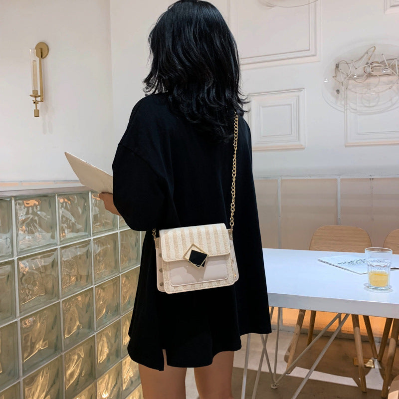 Stylish set-up woven one-shoulder slanted bag