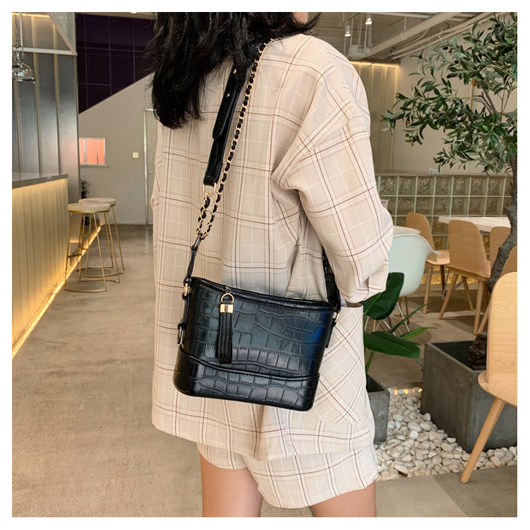 Vintage stone chain shoulder bag