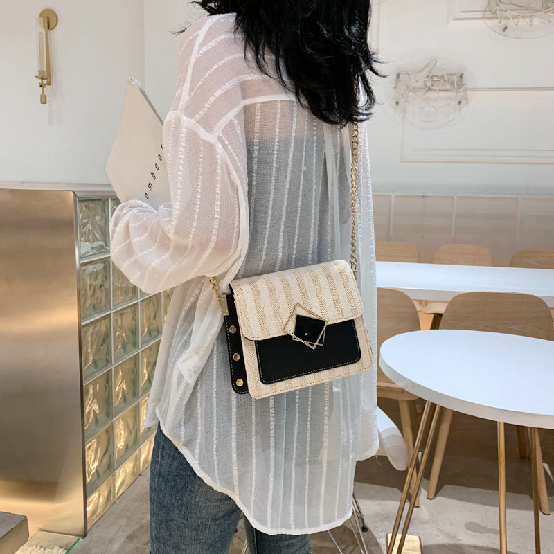 Stylish set-up woven one-shoulder slanted bag