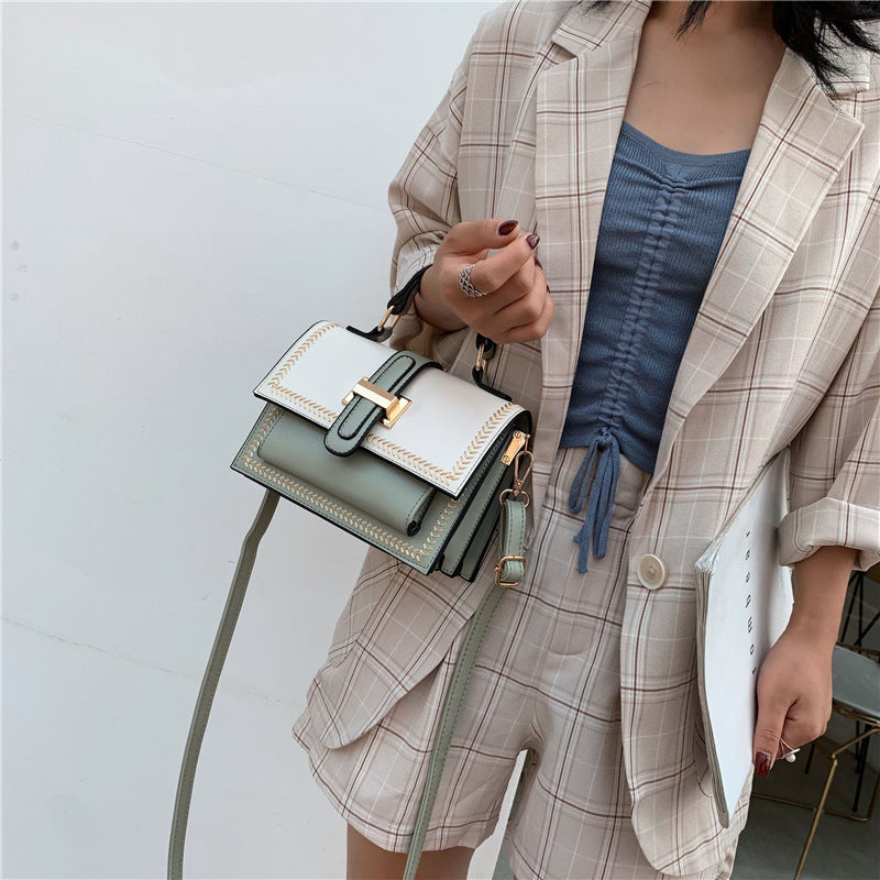 Vintage square bag one-shoulder slant bag