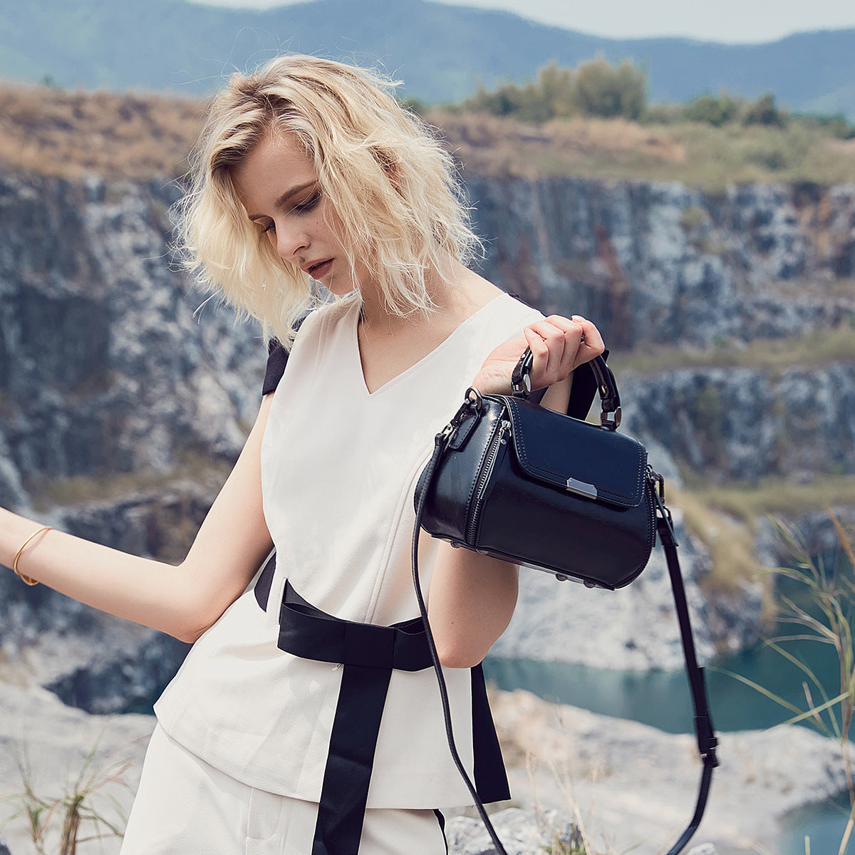 Leather women's shoulder bag retro leather handbag