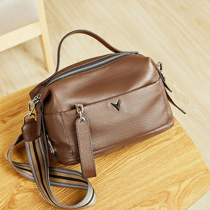 Cowhide handbag with shoulder slanting straddle for ladies