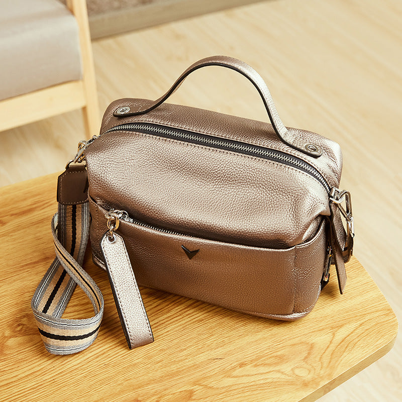 Cowhide handbag with shoulder slanting straddle for ladies