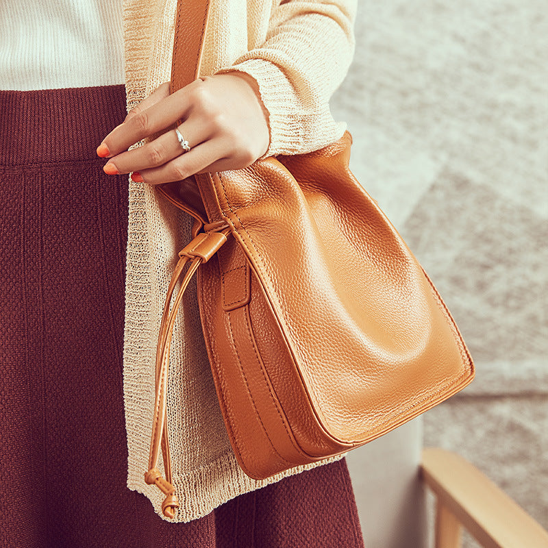 Bucket bag, cowhide, slant woman's bag