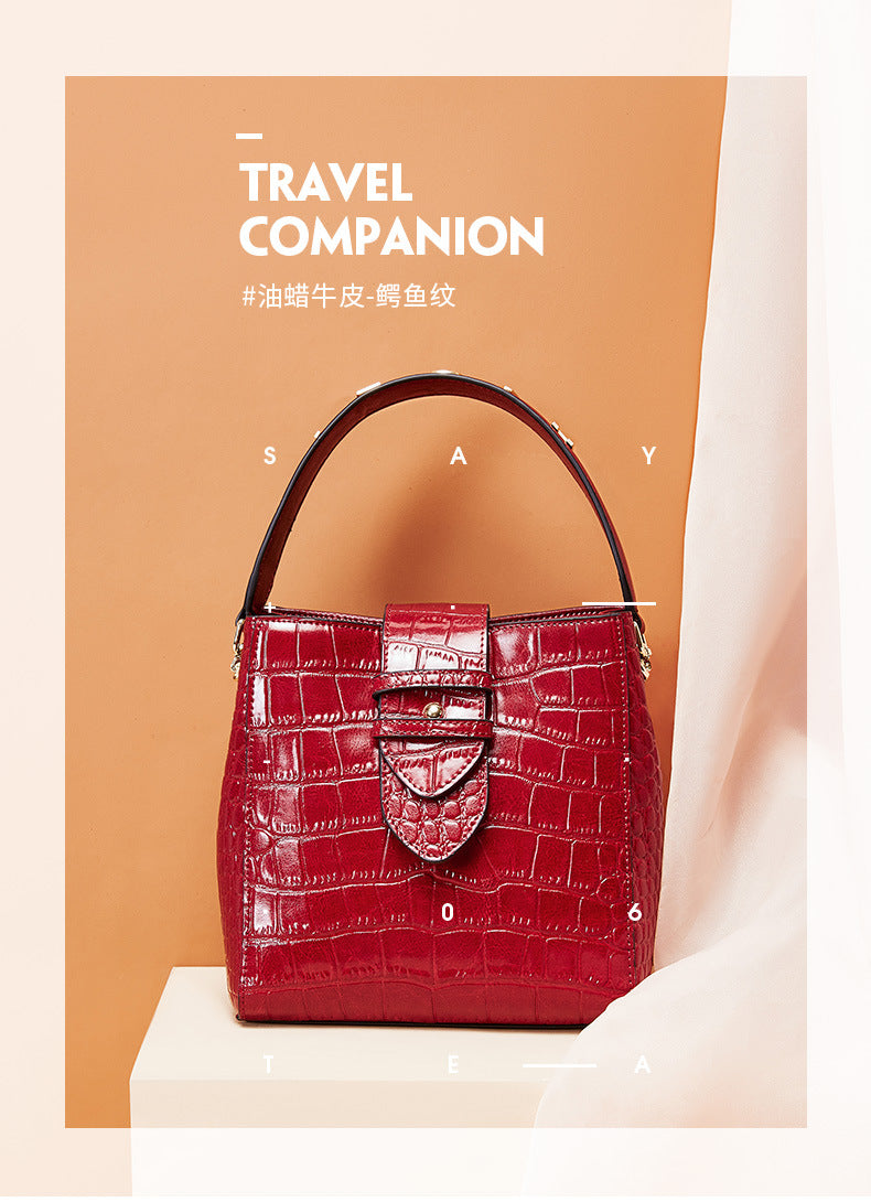 Leather crocodile-print handbag one-shoulder stiletto bag