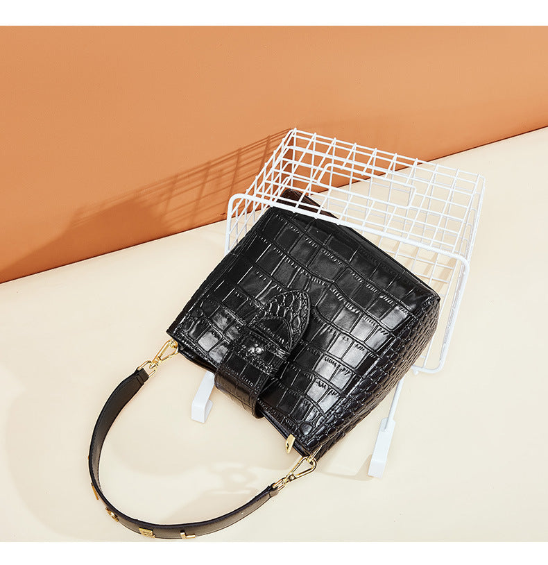 Leather crocodile-print handbag one-shoulder stiletto bag