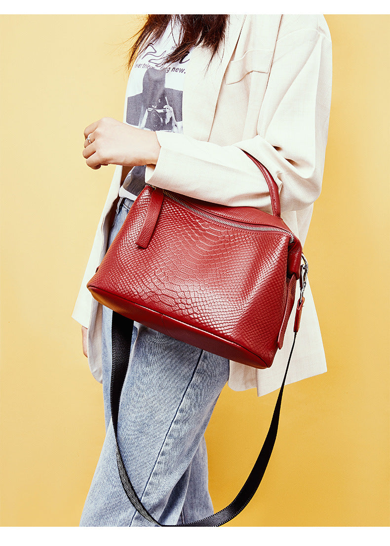 crocodile-printed head layer one-shoulder slanted bag handbag