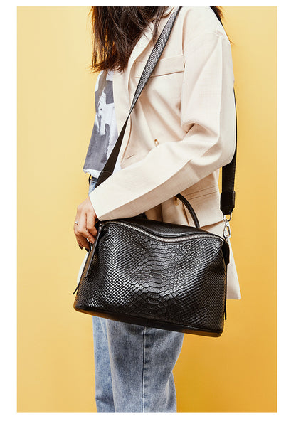 crocodile-printed head layer one-shoulder slanted bag handbag